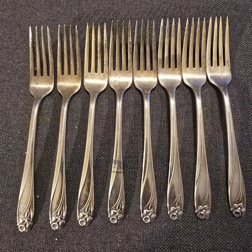 IS Daffodil Set of 8 Dinner Forks 1847 Rogers Silverplate Vtg Flatware